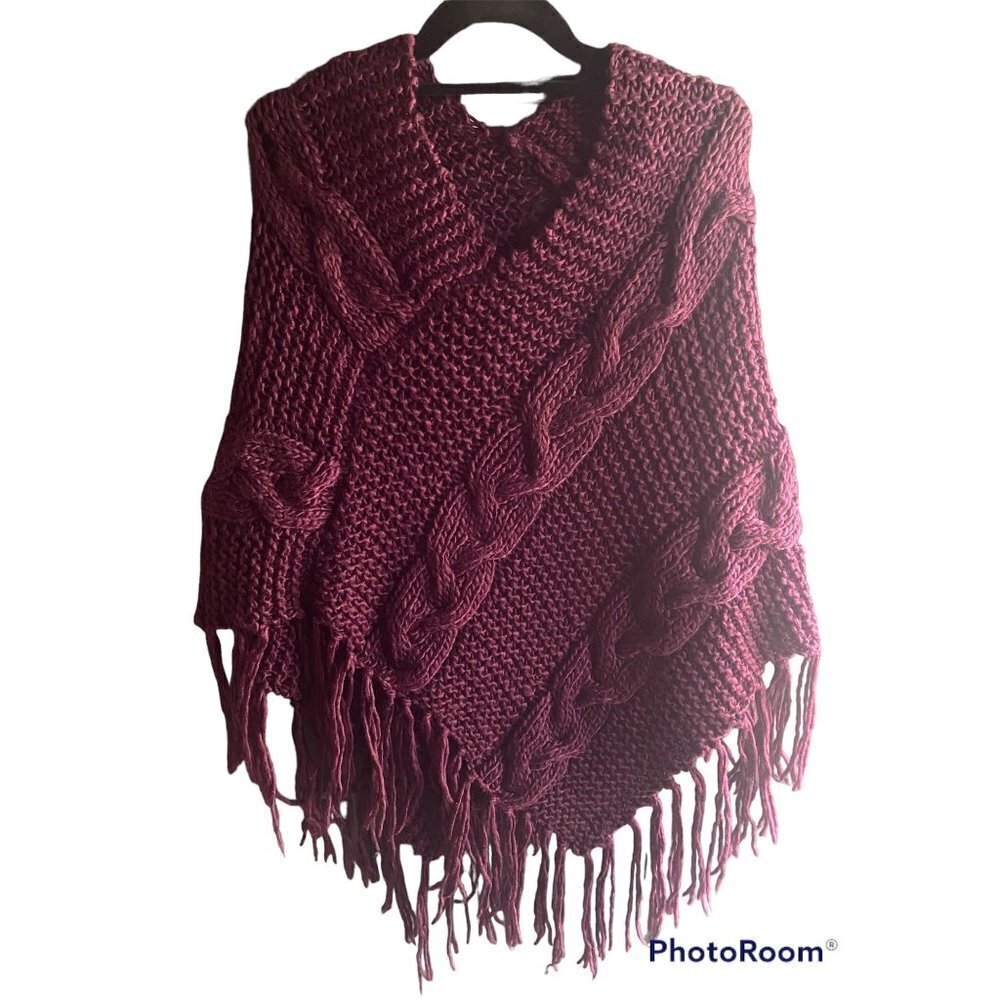 Soft Chunky Woven Poncho, Medium